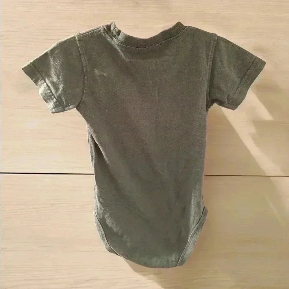 3xNWOT Game-side USF 18mo onesies. Discount w bundling!